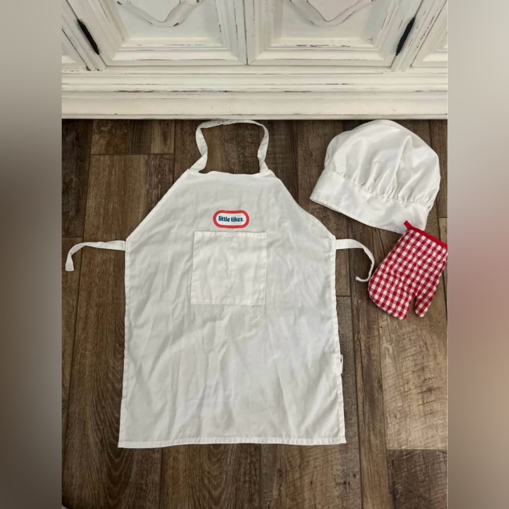 Little Tikes Apron and Chef
Hat with over mitt